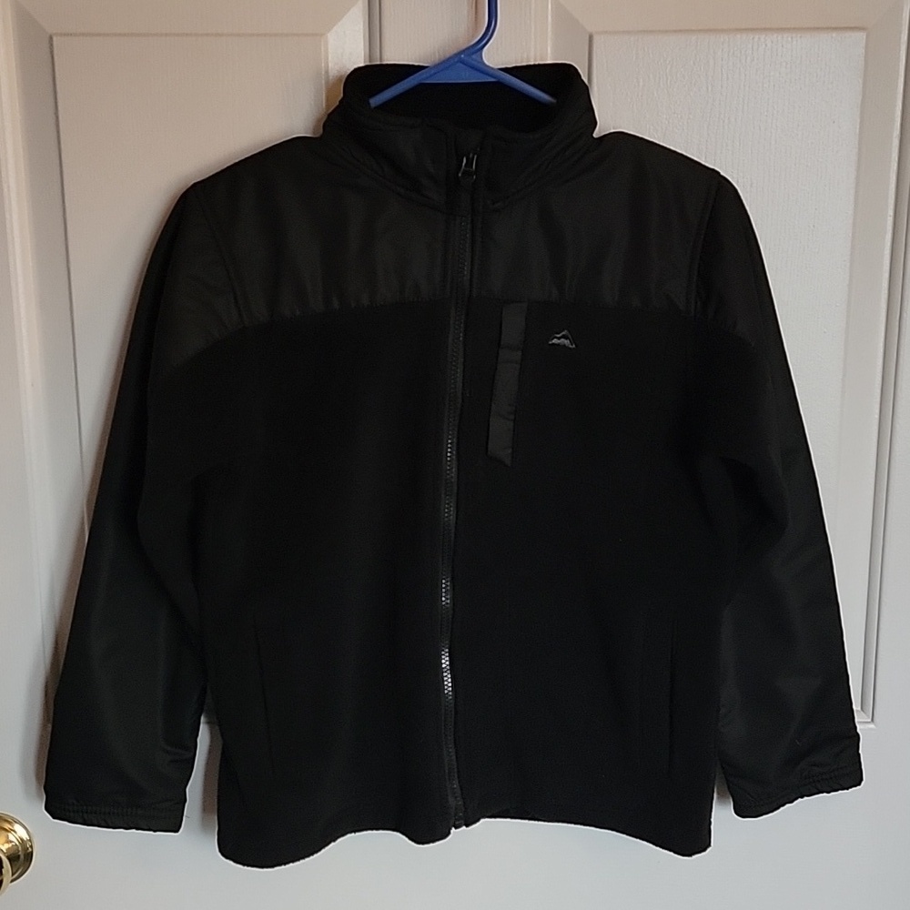 Arizona Boys, black coat, M(10-12). NWOT.   Long sleeved  front zipper.